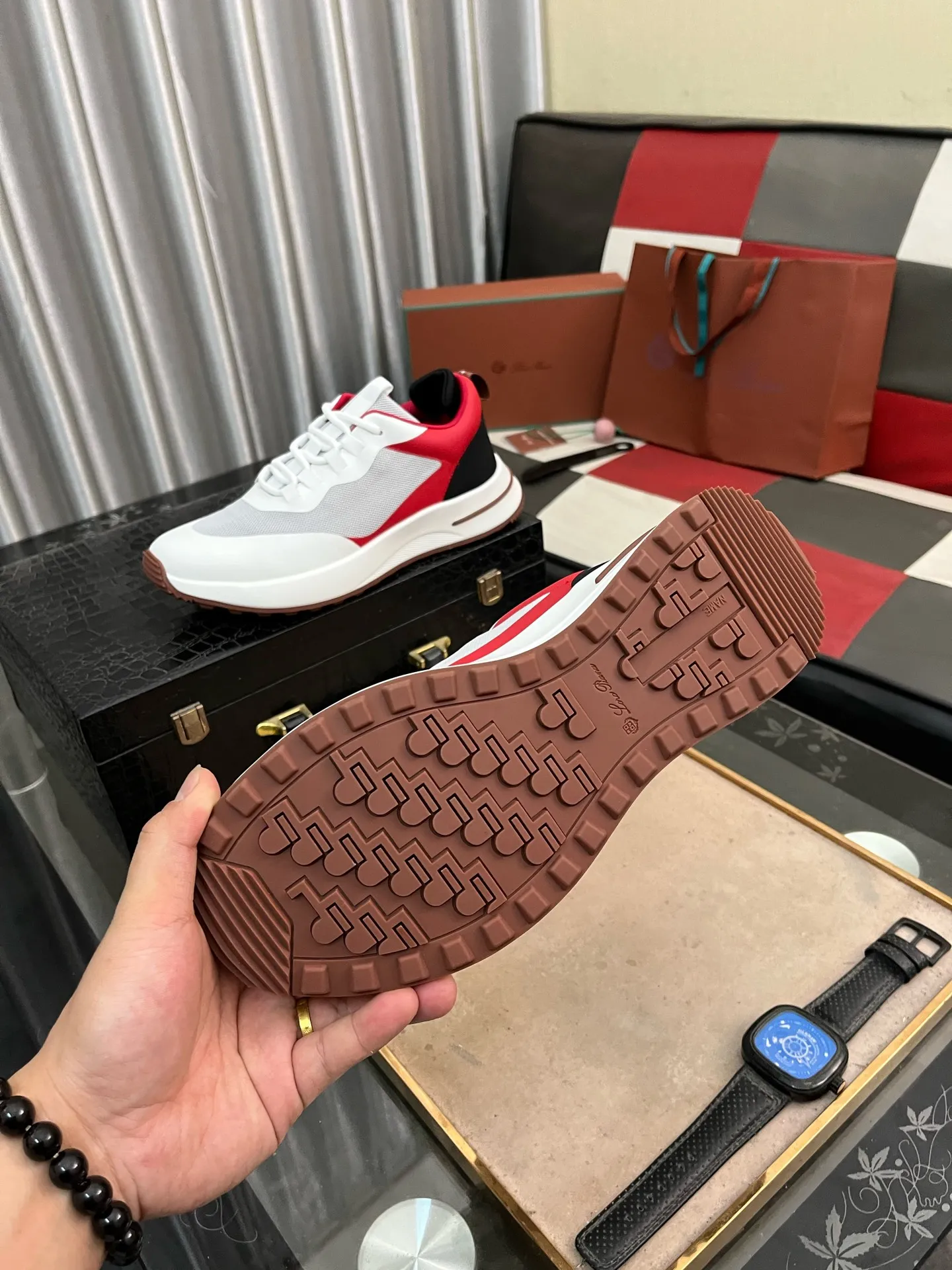 Men's men's shoes💰560⌚️⌚️LoroPiana/Noyo Piana WeekendWalk men's new thick-soled sports shoes, LP lace-up casual shoes that are as comfortable as clouds! The upper is made of cowhide leather, highlighting the sporty style. The lightweight sole adds a touch of modernity to the shoe. Counter original box packaging with dust bag!  Size: 38-449️⃣Colors available
